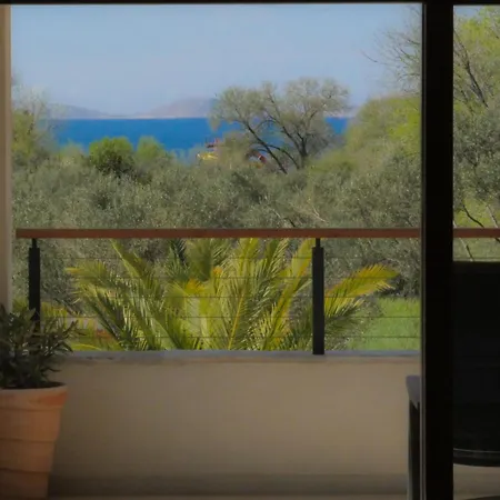 Lojena - Luxury Getaway With Jacuzzi 007