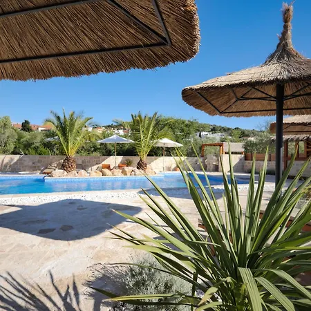 Lojena - Luxury Getaway With Jacuzzi 007 Daire Murter