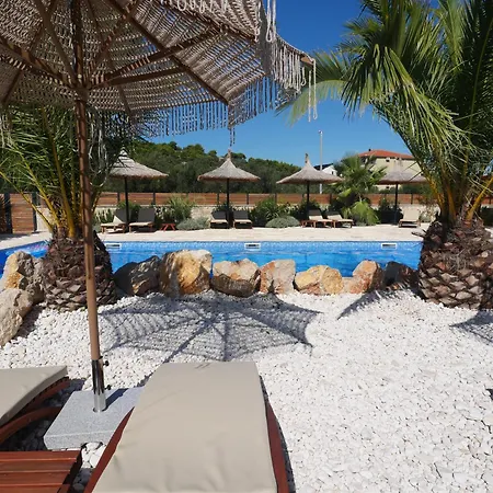 Apartamento Lojena - Luxury Getaway With Jacuzzi 007